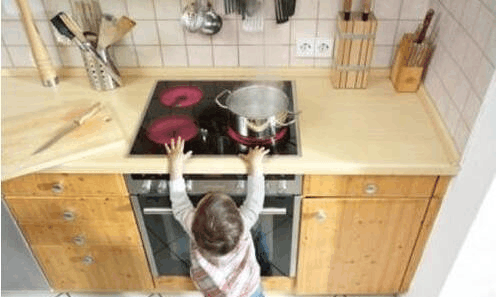 孩子脚上有个大疙瘩穿鞋十分费劲, 说起原因爸