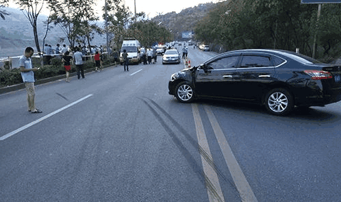 汽车不能在这4个地方掉头, 交警: 一旦发现, 也许会直接扣12分