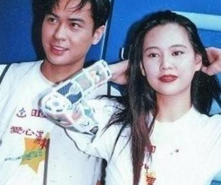 嫁豪门人工受孕17年无子，她全家是明星，因父亲话甩掉穷小子