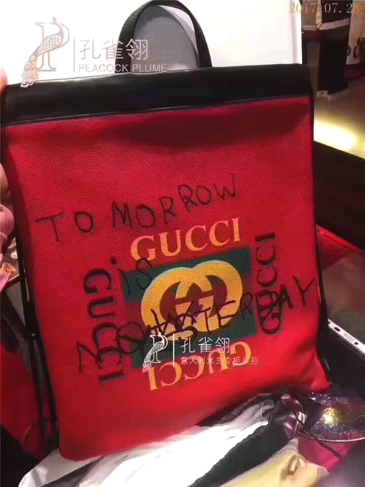 今年大热的gucci涂鸦系列高级拉绳背包你背上