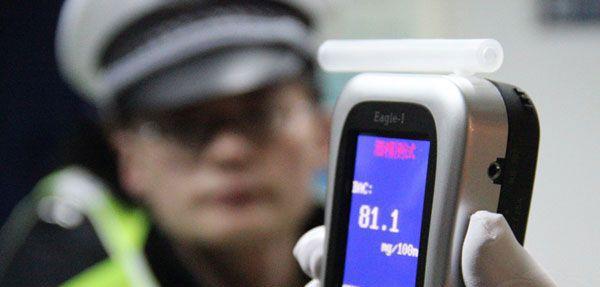 开车不小心扣了40分,找黄牛都没辙,究竟应该