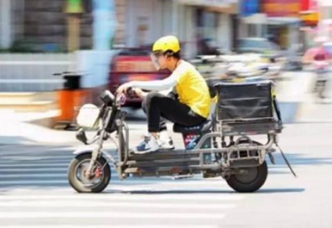 酷暑下“新国标”让奔跑者减速 新日倡议：请给外卖小哥多点包容
