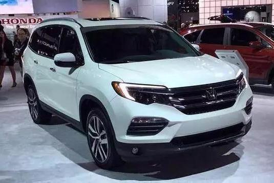 汉兰达最怕车来了，外观霸气十足，7座搭9AT配四驱，售22万