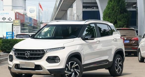 专为平价而生，周年版卖7.68万， 月销超4万台穷追猛打终夺销冠