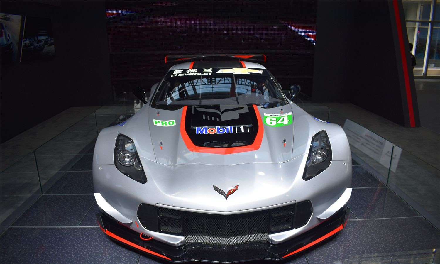 广州车展感受雪佛兰科尔维特C7.R赛车，体验激情与速度