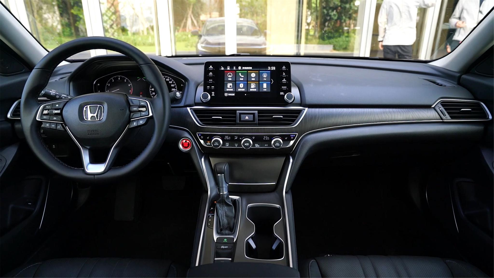 十代雅阁:没毛病,挺好开