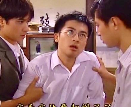 苏有朋晒杜飞表情包,累瘫!网友说厨房不适合你,店小二不好当吧