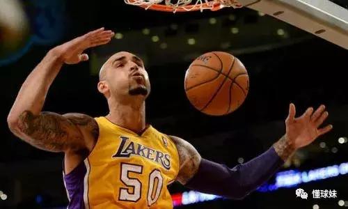 JR买球了吧?心疼老汉红着眼拼下50+8+8,特么