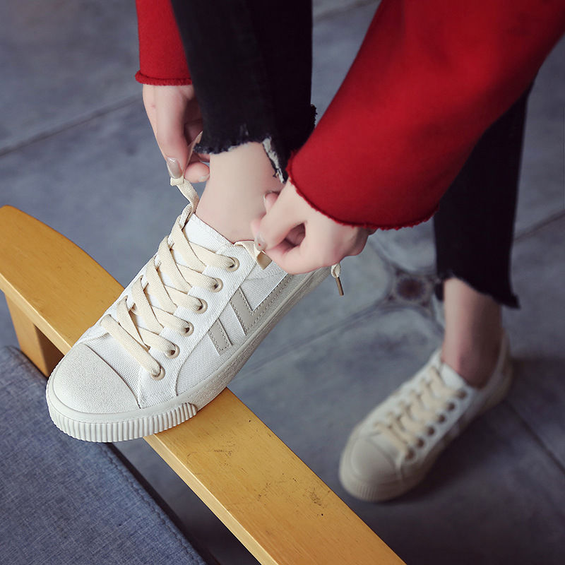 1米5矮个女生,穿上小白鞋,分分钟显高,尽显女神