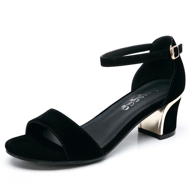 天热了,给女朋友买双一字扣高跟鞋,穿上脚后显