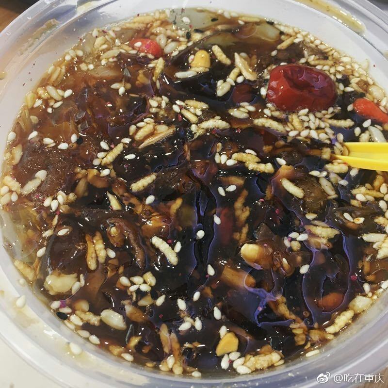 据说这是重庆夏天降温三巨头，冰粉凉虾凉糕，口感清凉