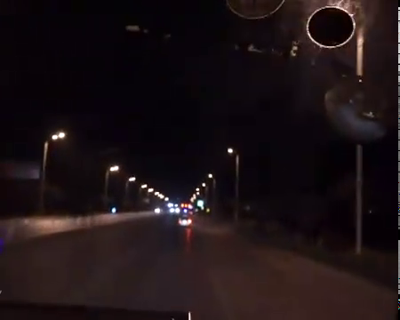 交通安全警示录---等红灯惨遭追尾 后车司机当场死亡！