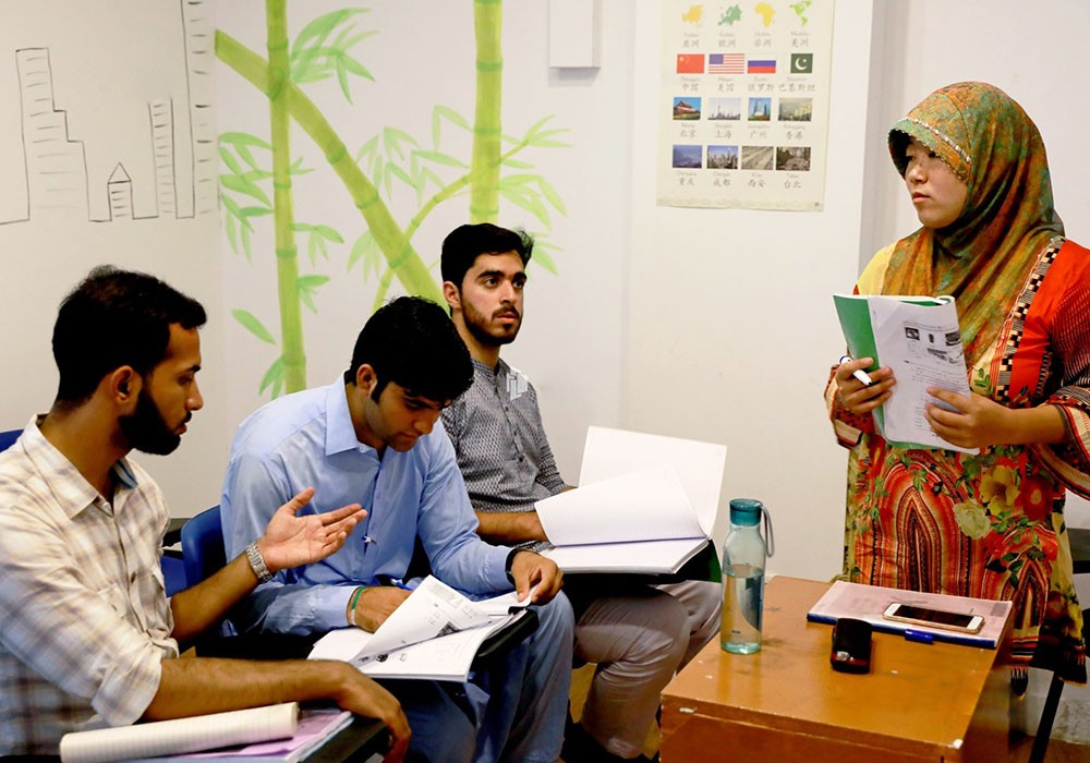 实拍中国人在巴基斯坦的真实现状 当地掀起中