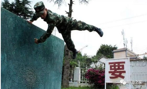 解放军为何将障碍跑设置为400米?其实大有讲