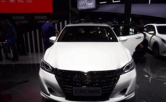 当年奥迪A6L死敌，皇冠要被一汽丰田玩死了，现被帕萨特完虐