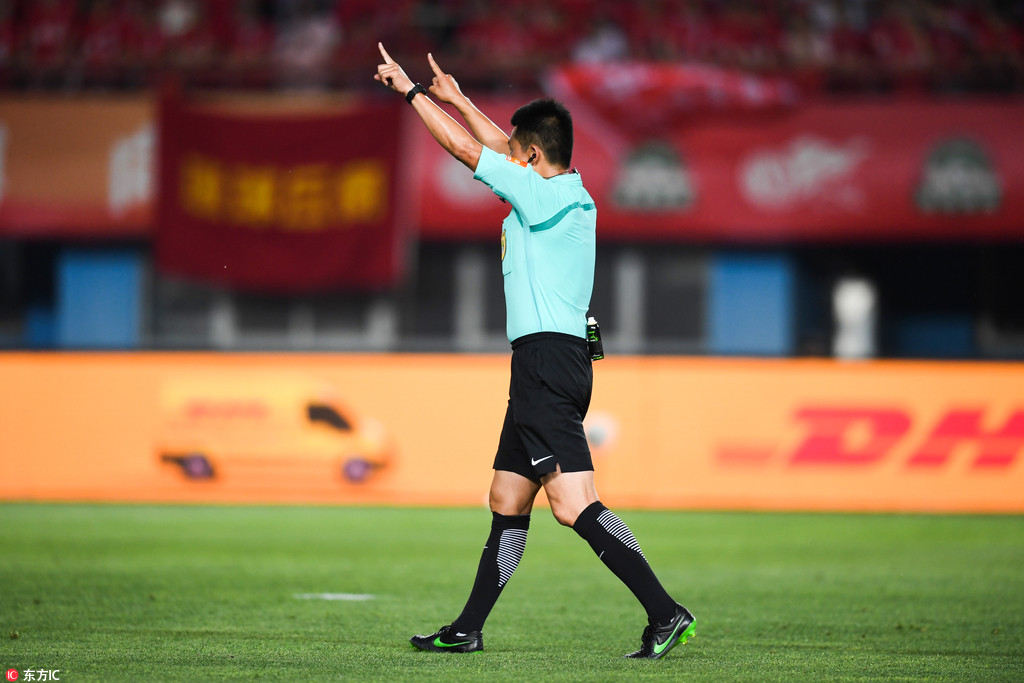 详解VAR使用流程+细节 足球场上的新型工具!