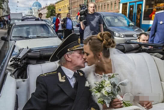 俄罗斯87岁男星娶小60岁娇妻，今因娇妻拒绝行房宣布离婚！