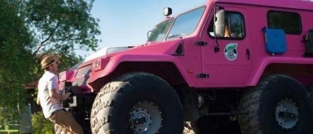 可爱与霸气的结合, 三米高的粉色系越野车, 车主
