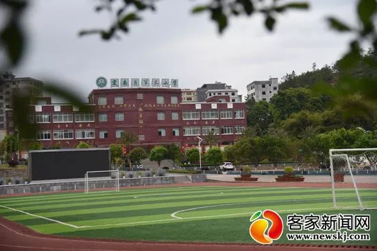 带球、转身、射门赣州出了一群足球小子!