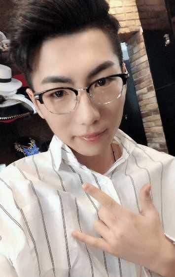 刺激战场: 有着如开挂般操作水平的四大主播, 你