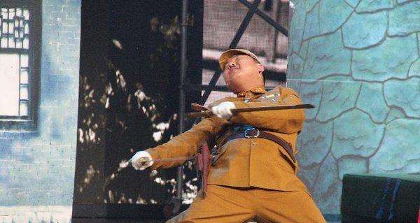 他是鬼子专业户,4年出演6千多次鬼子,如今已达到炉火纯青地步