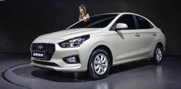 韩系高颜值轿车, 配置丰富, 搭载1.4L发动机, 6万看着像豪车!