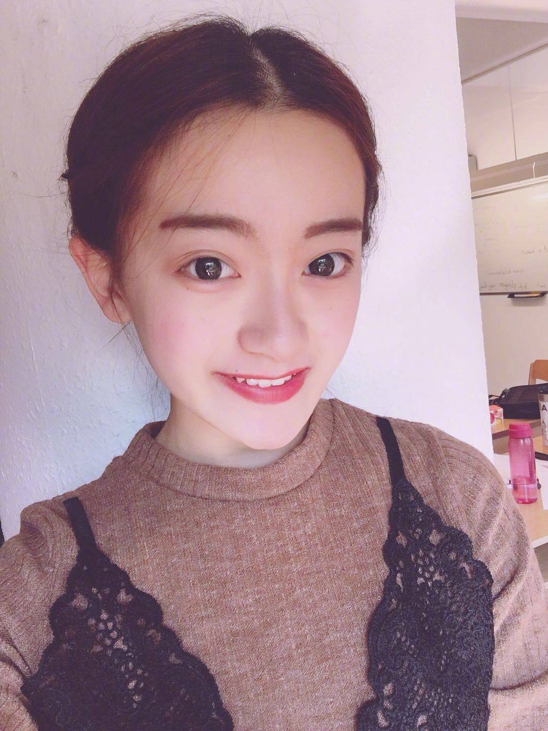 美女 北京外国语大学匈牙利语专业,现在布达佩