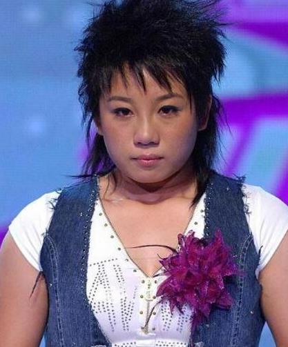 阿宝的妻子曾是06届超女,整容11年,美得不像话,逆生长