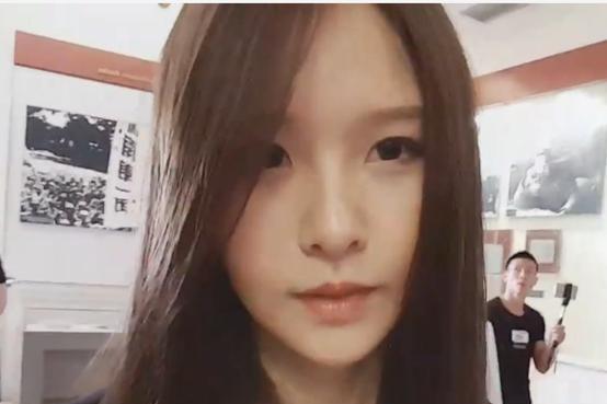 斗鱼宅女主播阿冷户外开播?!网友:一看就知道