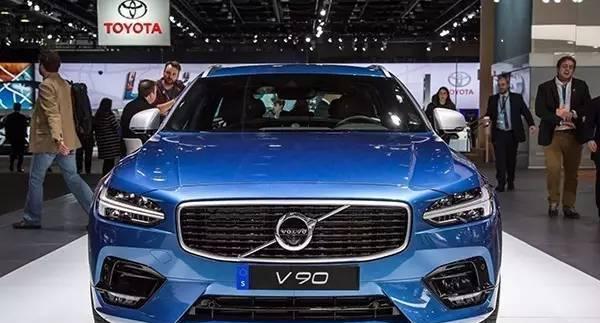 18款新车，35万起售！内饰完胜E级，2.0T双涡轮真霸道！