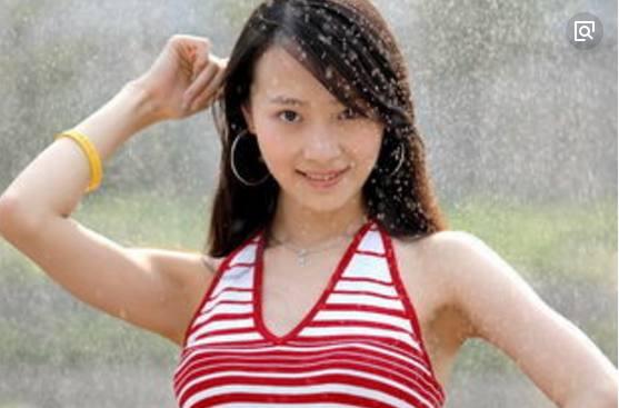 她是黄海波的妻子,如今在《归去来》给唐嫣做配角