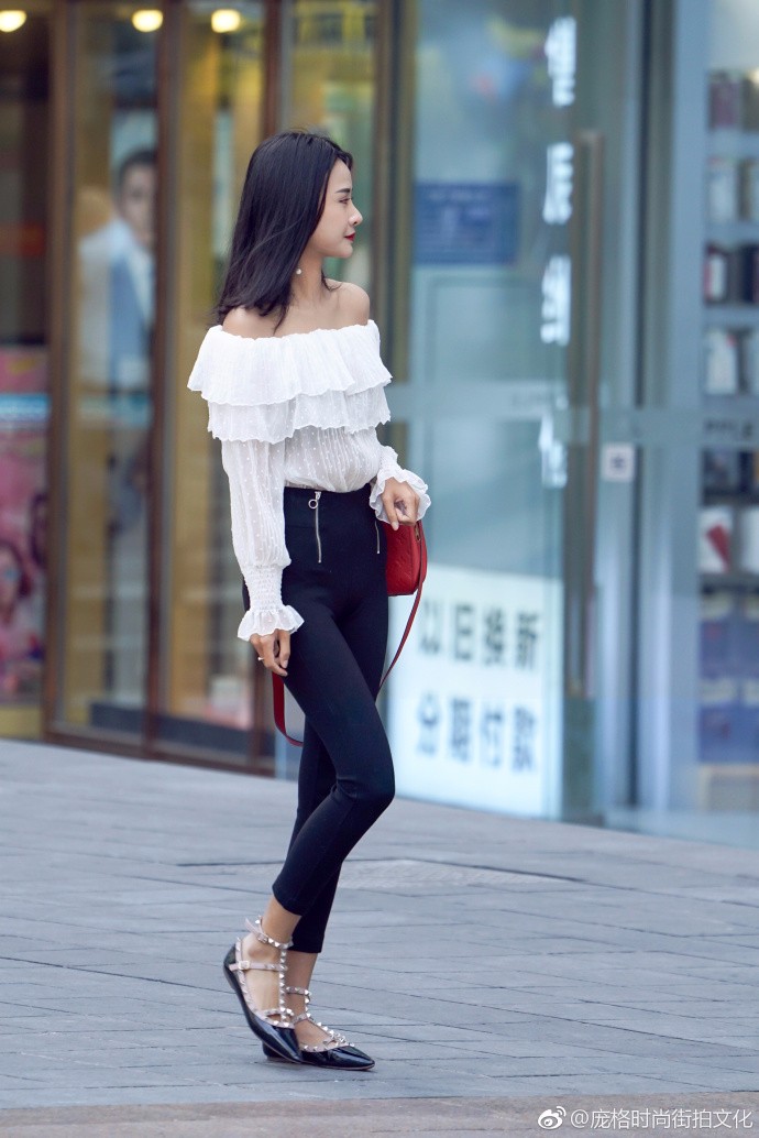 2018最新街拍来袭 跟着重庆美女学搭配