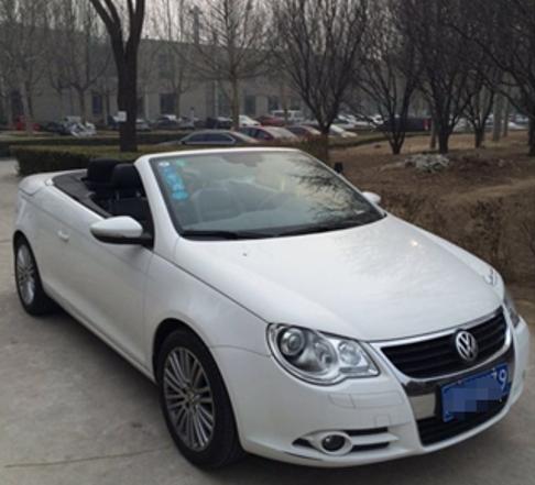 小伙花18万买辆敞篷跑车,好友一见到车标,却不经让他“懵”了