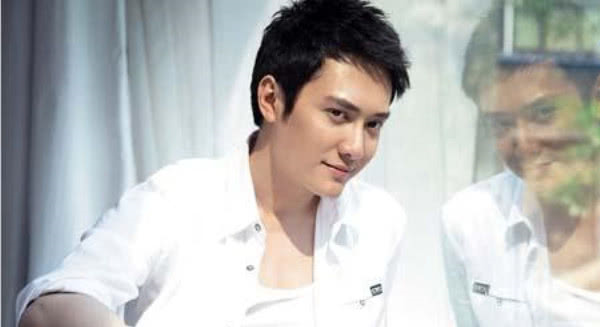 冯绍峰家境是真的吗,都说他是富二代,其实早就