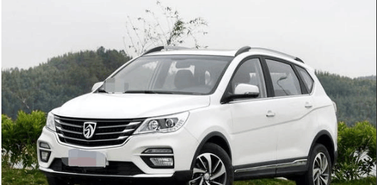 悬浮车顶, 钢琴按键, 油耗6L, 宝骏这次是亮出了底裤, 能火爆?