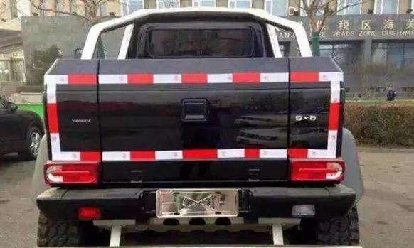 交警：皮卡要贴反光条！车主：看清楚，我是路虎不是皮卡！