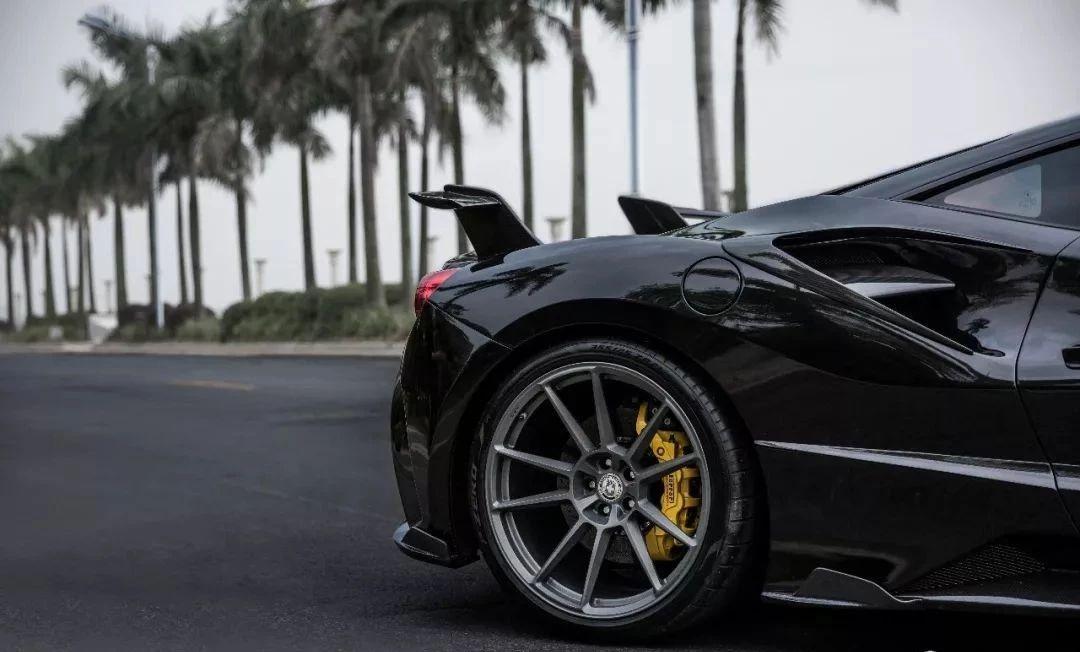 400多万的法拉利488 GTB怎么改? 变身黑武士之后帅到没朋友!