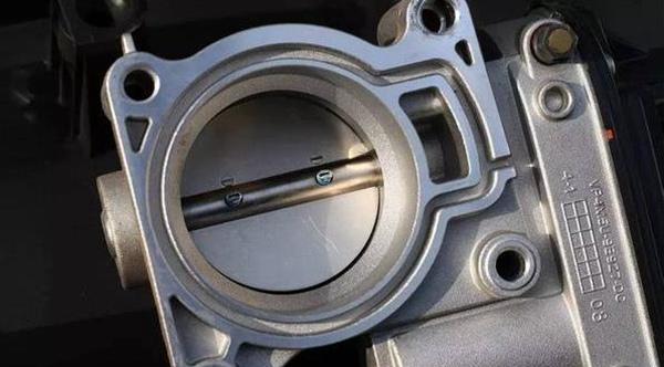 汽车的节气门到底要不要清洗,老司机带你走出