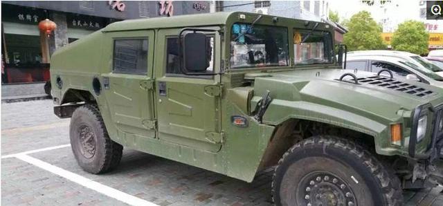 六年免检的猛士, 停放酒店门口, 100多万很霸气!