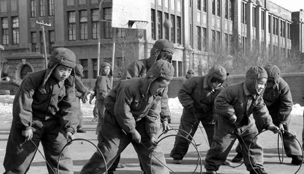 60年代充满时代回忆的河南人童年游戏老照片