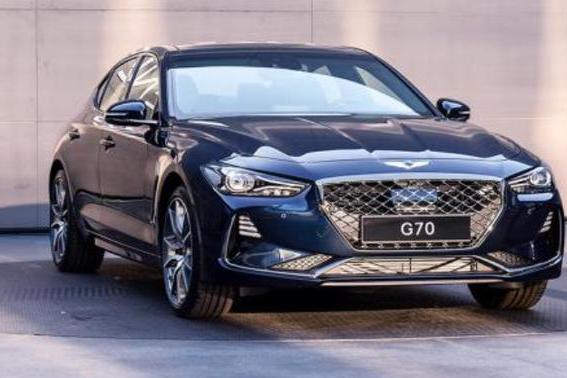 2019Genesis G70配6速手动变速箱，搭载2L或3.3L发动机