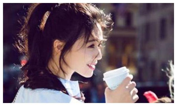 单亲妈妈田海蓉近况，十岁女儿朴素善良，越来越像亲爸