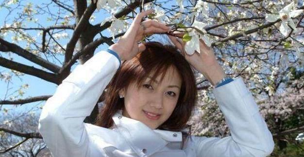 她是最年轻的女首富, 身价比王思聪还高, 出门却只开奥迪!