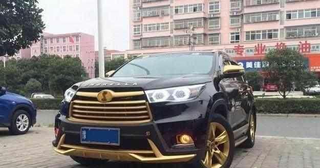 20万“五菱宏观”亮相街头, 看到车标的那一刻, 令路人懵了!