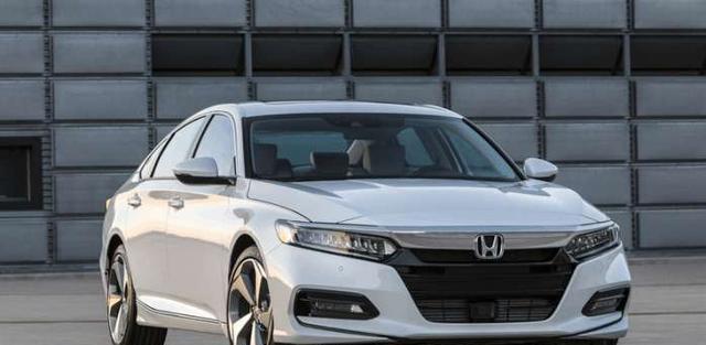 全新十代雅阁抵达港口! 售16万比全新凯美瑞低2万, 动力表现不错