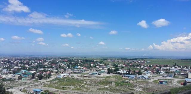 此国与中国关系一直很好, 却占据了中国大量领