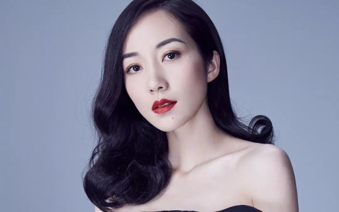 女星钻戒大比拼,高圆圆1万,baby1000万,都输给