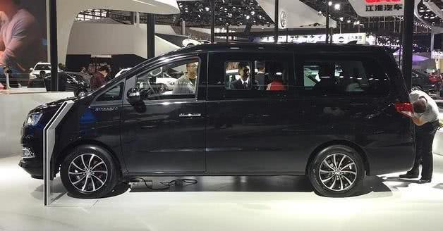被国人忽略的MPV,车身长5米2,配2.0L+360度旋转座椅不足10万