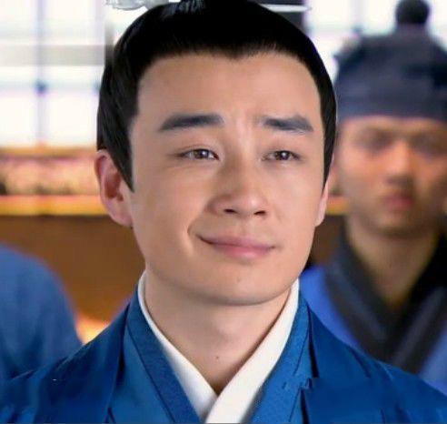 杨幂现在是演员更是收视保障,她的同班同学近