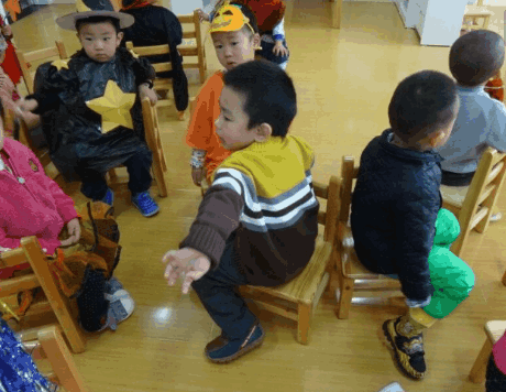 妈妈洗澡从不注意, 5岁儿子被退学, 老师: 找你妈妈去